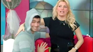 Nestašna plava djevojka Puppy se igra sa svojim novim seks srpski domaći pornići igračkama
